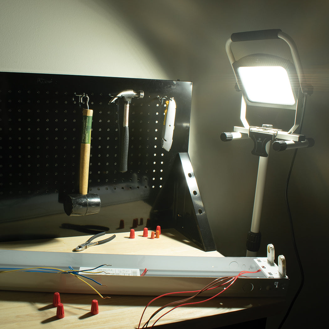 Corded Work Light with USB